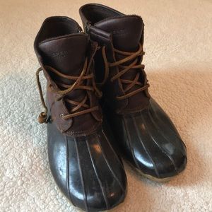 Sperry duck boots women’s 9